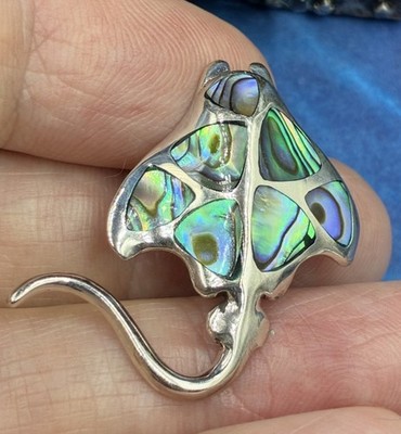 MANTA RAY STING RAY IN STERLING SILVER & ABALONE PAUA SHELL FROM NEW ZEALAND