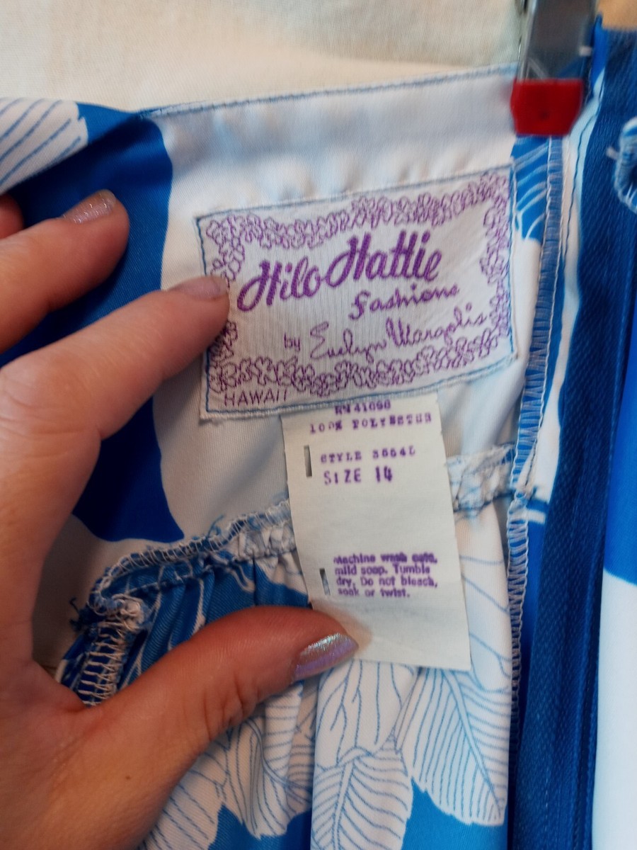 Vintage 1980s Hilo Hattie Blue and White Flower Hawaiian