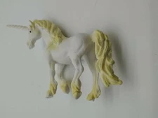 Greenbrier International Inc 7“ Yellow Unicorn Figure