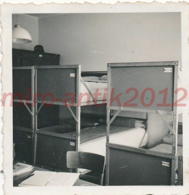 Foto, tiempo de formación en el Rgt. Göhring, Sdt. Habitación con camas perfe...