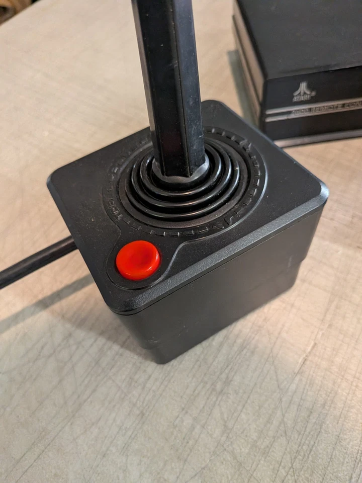 Controladores de joystick de controle remoto sem fio Atari 2600 super limpos e funcionando! - Imagem 4 de 4