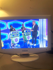 Samsung 22 in LCD Flat Screen TV 720p HD White HDMI VGA Component ATSC