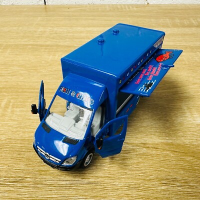 Siku Super Series 1933 Mercedes-Benz Sprinter Food Truck 1:50 Fish