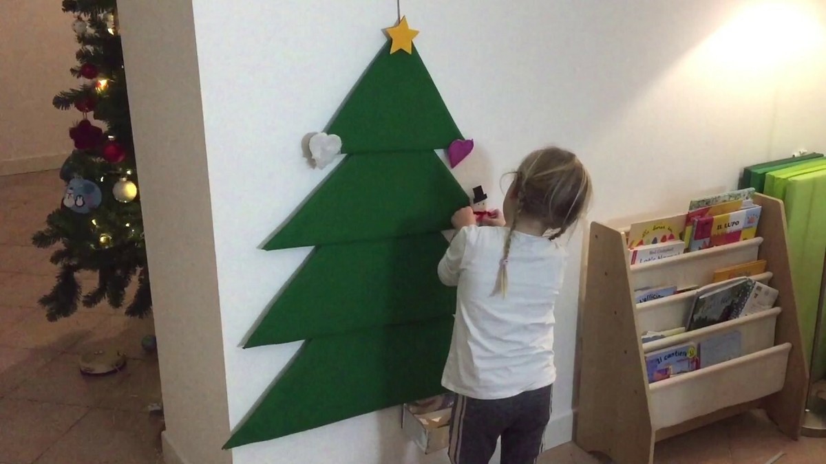 Albero di Natale in Feltro Decorazioni, DIY Albero Natale Feltro, con 28 Decorazioni Natalizie in Polvere color oro, Decorazione da Parete, Albero di Christmas, per bambini, Capodanno
