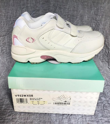 Apex Womens White Walking sneaker Model# V952WX08  Size 8  X-Wide