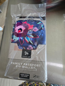 TRAVELON RFID BLOCKING FAMILY PASSPORT ZIP WALLET ORGANIZER IN MOD FLORAL NWT