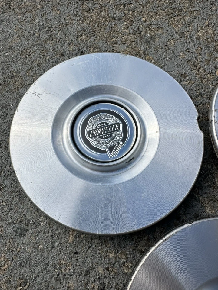 Tapacubos centrales de rueda mecanizados Chrysler Sebring 05105716AB OEM 3 07-09 Foto 3 de 4