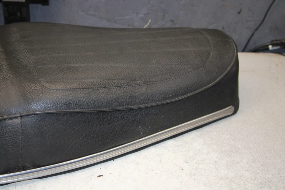 1975 Yamaha XS650 FRONT DRIVERS SEAT 1408.ZP - Image 2 of 4