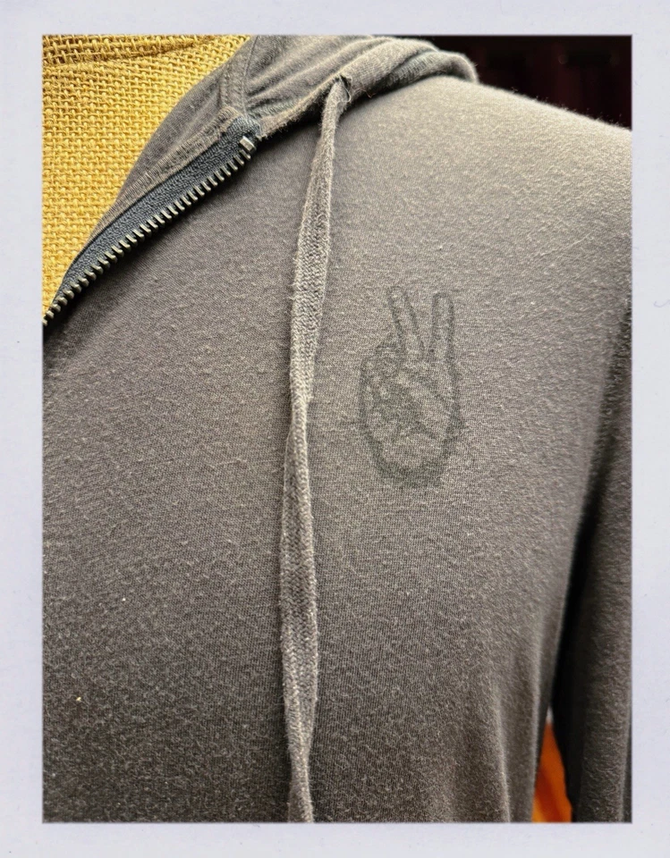 Sudadera con Capucha con Cremallera John Varvatos “PEACE” - Gris Carbón, Comodidad Premium Foto 2 de 4