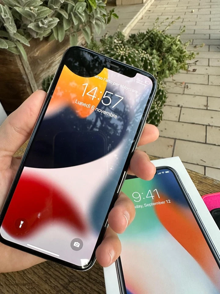 Iphone X 64 gb silver, batteria 100%, Schermo Danneggiato - Immagine 2 di 4