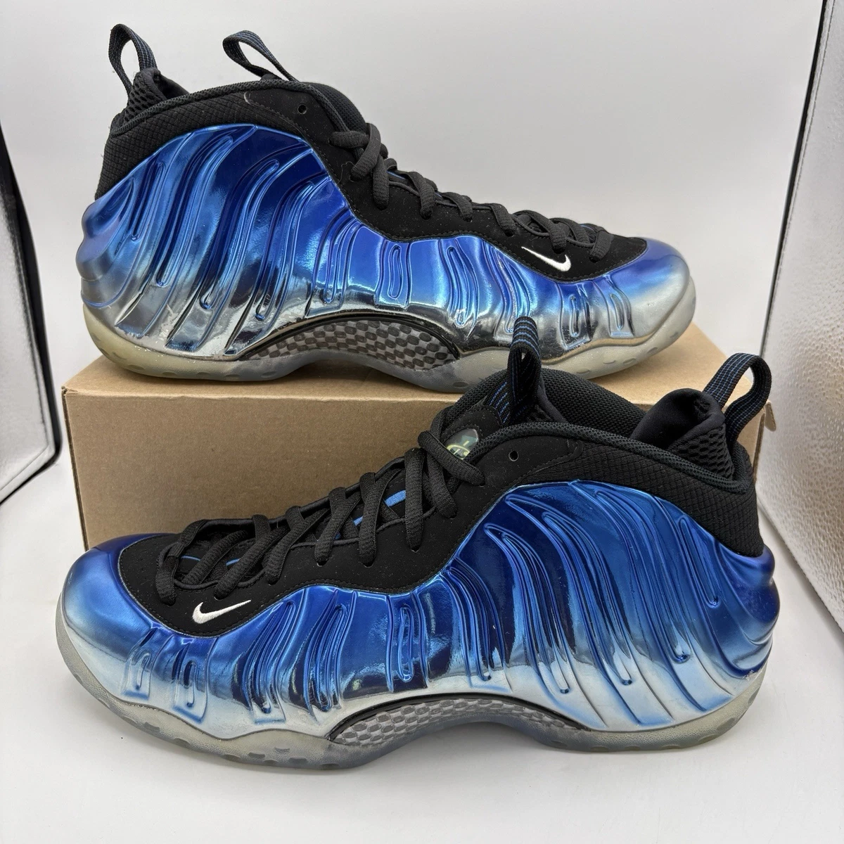Nike Air Blue mirror Foamposite One PRM in Metallic Silver and Black The Nike Air Foamposite One  main image 2