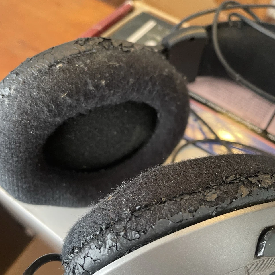 TASCAM TRACK PACK X1 ALL IN ONE COMPLETE COMPUTER RECORDING STUDIO IN BOX - Image 4 of 4