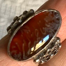 VINTAGE STERLING SILVER OVAL ETCHED AMBER STONE WIDE BAND LADIES RING