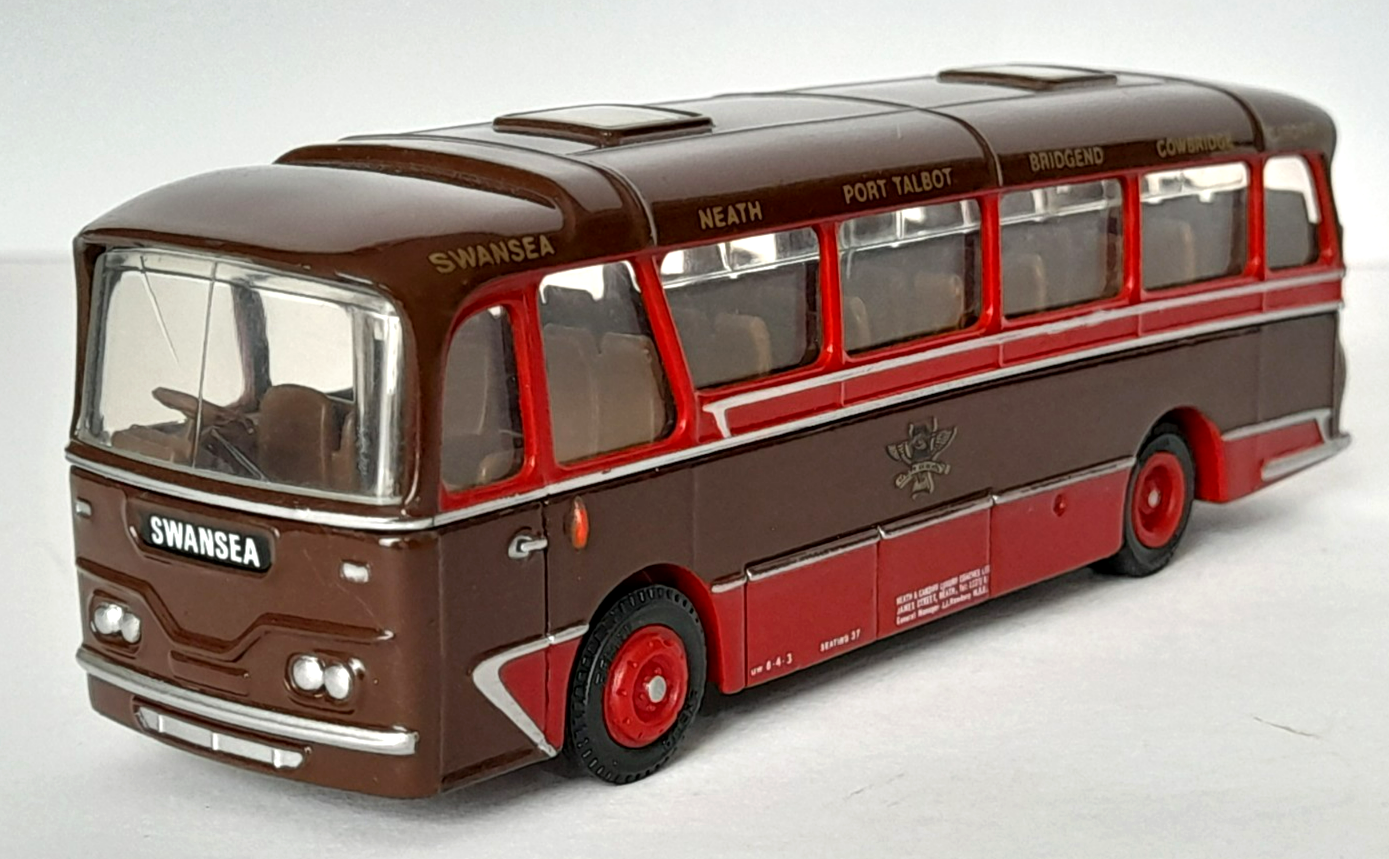 EFE 12105 Harrington Cavalier Coach - Neath & Cardiff Express - Scale 1:76