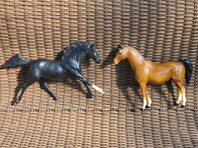 Vintage LOT of 2 Breyer Toy Horses - 14'' Black Beauty w/ 1 Sock & Star + Brown