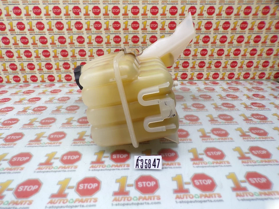 Chevrolet Silverado 1500 2004-2007 depósito de refrigerante del motor 15808715 OEM Foto 2 de 4