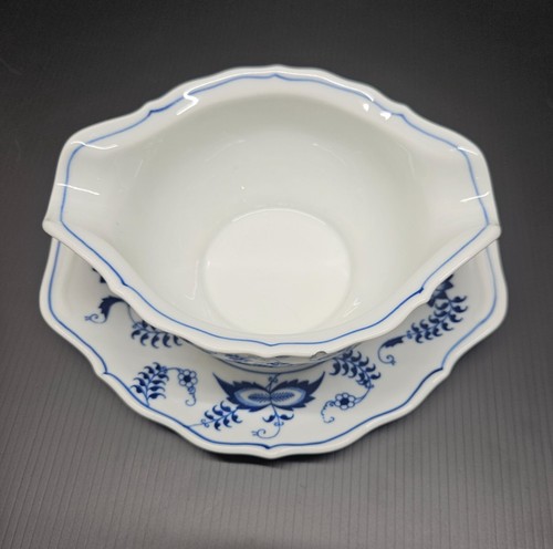 Blue Danube Japan Blue Onion Round Gravy Boat Attached Underplate - Picture 6 of 8
