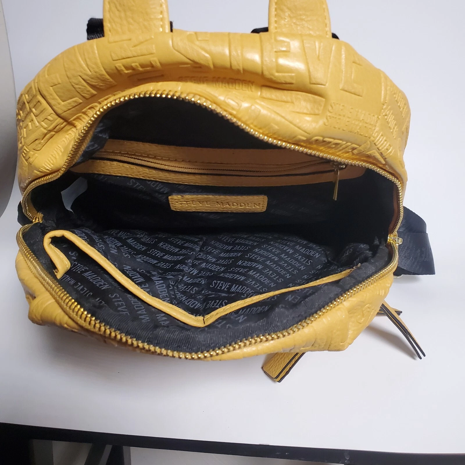 Zaino Steve Madden giallo vegano in pelle nuovo