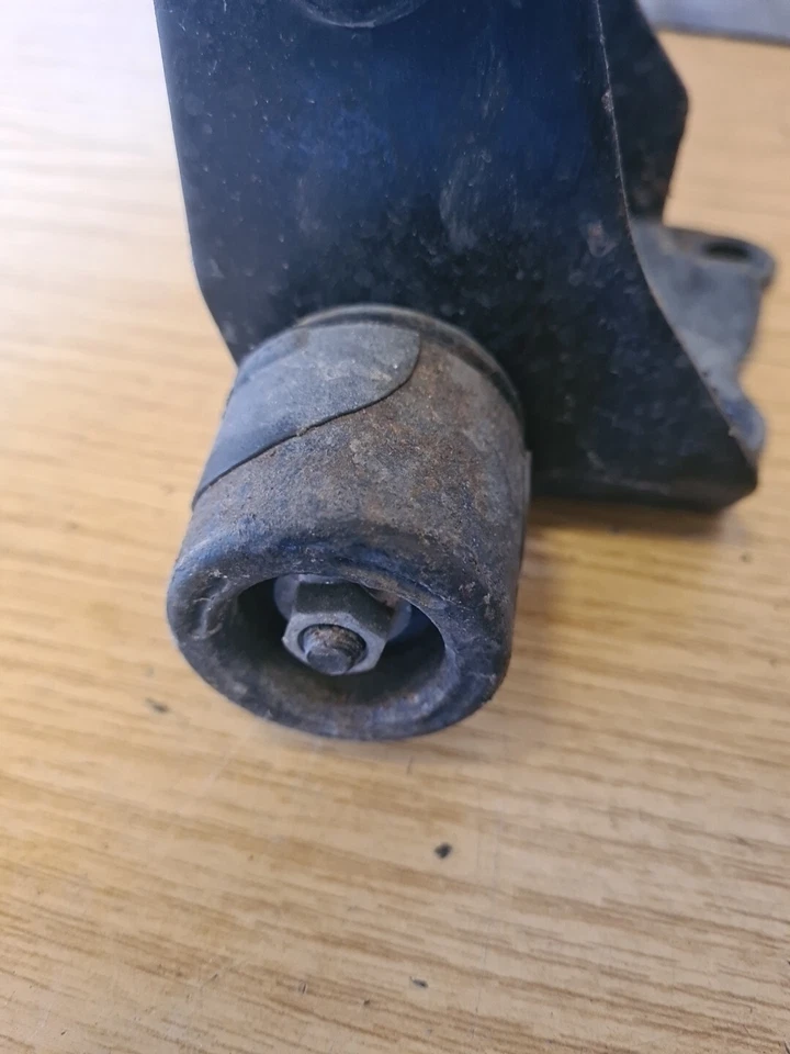 TOYOTA YARIS MK3 2016 NSF PASSENGER SIDE FRONT ENGINE MOUNT BRACKET - Image 3 of 4