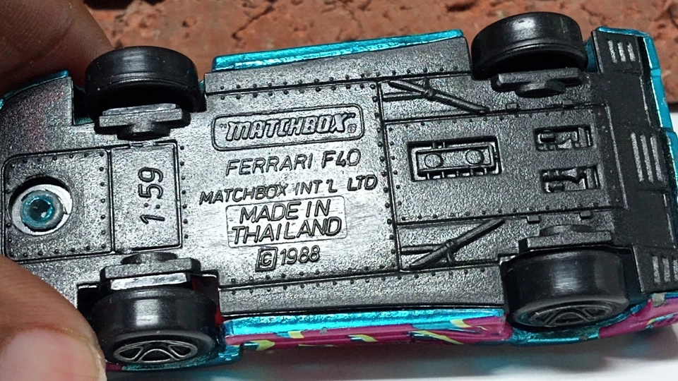 Matchbox 1993 FERRARI F40 Super Sparkers Blue Pink Diecast Car Loose - Image 4 of 4