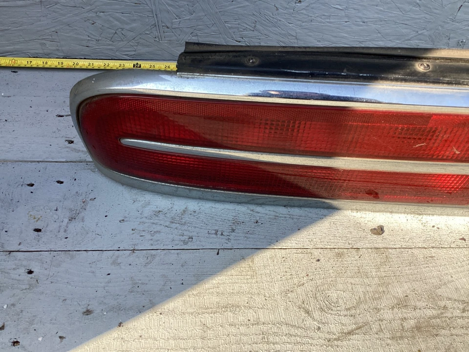 1991-1996 Buick Park Avenue Rear Tail Light Panel Assembly 16513360 OEM Foto 3 de 4