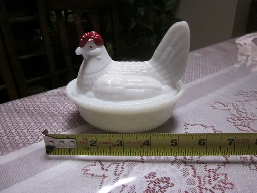 Vintage Westmoreland Milk Glass Chicken (Hen) Split-tail Dish (Very Nice)