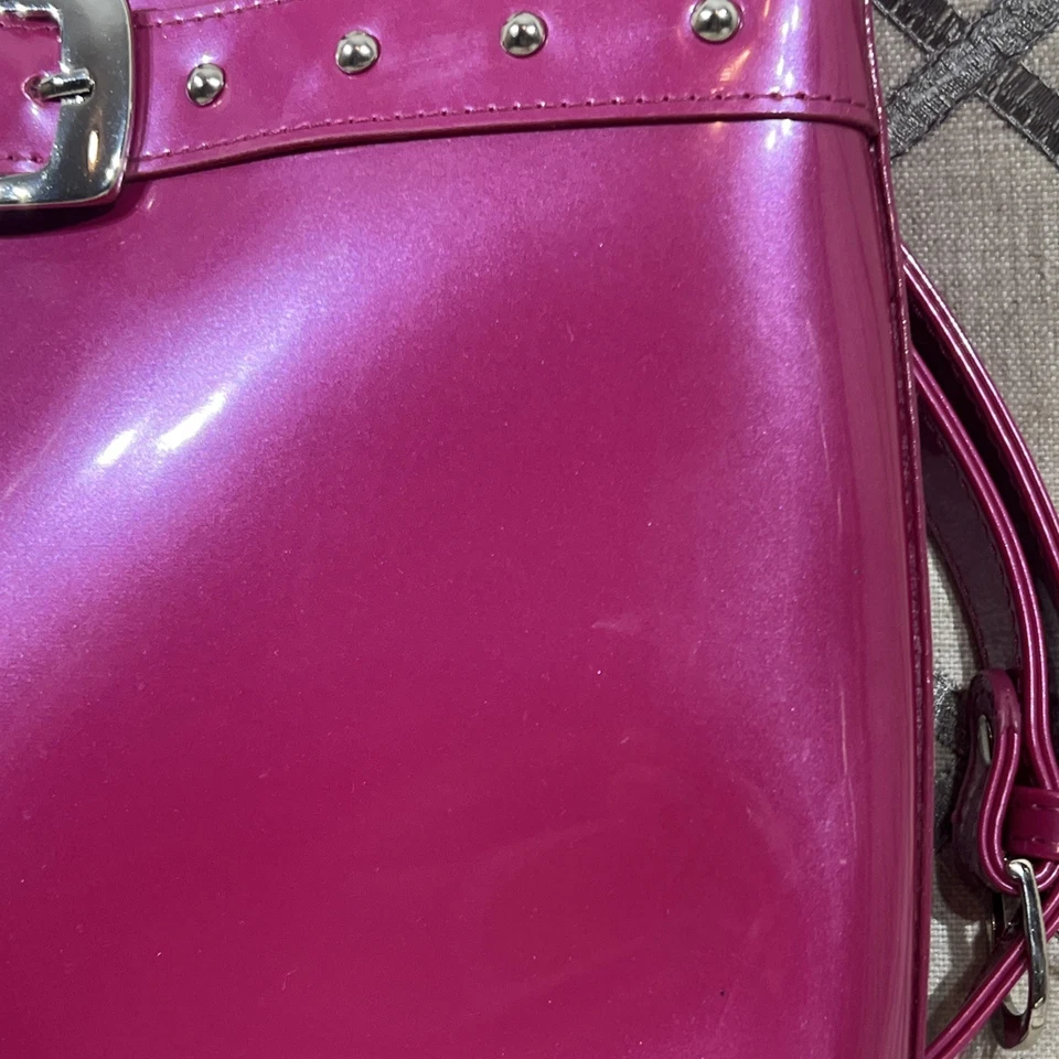 Bolso Beijo Rosa Bandolera Hebilla Bolso Plateado Herrajes Cierre de Cremallera Correa Ajustable Foto 3 de 4