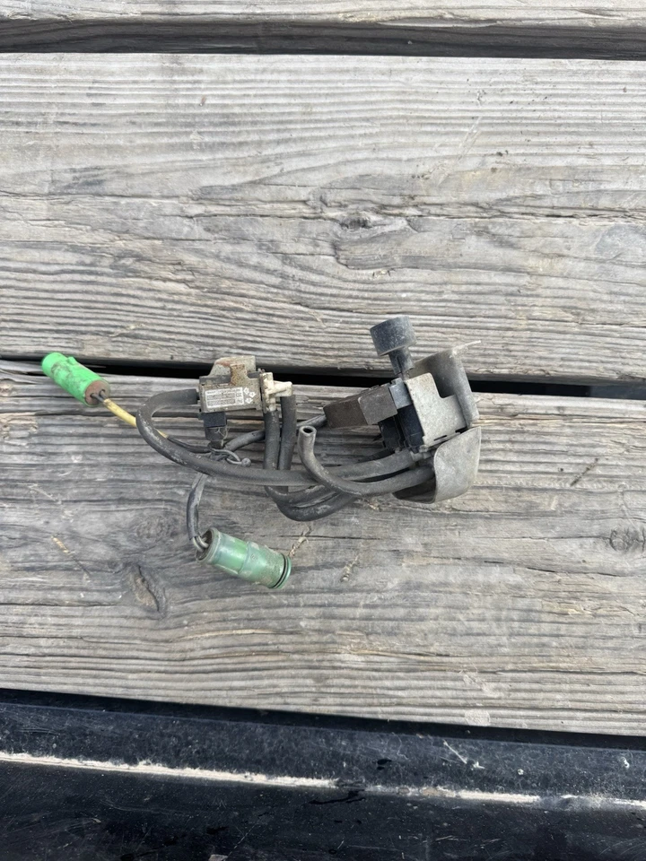 Sensor/interruptor de vacío para camioneta Toyota 1979/1983 OEM original usado Foto 2 de 3