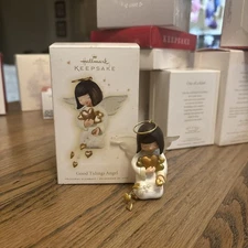 2009 Hallmark Keepsake Good Tidings Angel Christmas Ornament Gold Hearts In Box