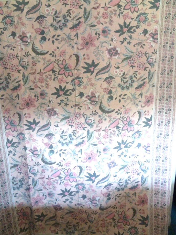 Ancienne nappe coton imprimée fleurs indienne tons rose 220/140cm - Photo 4/4
