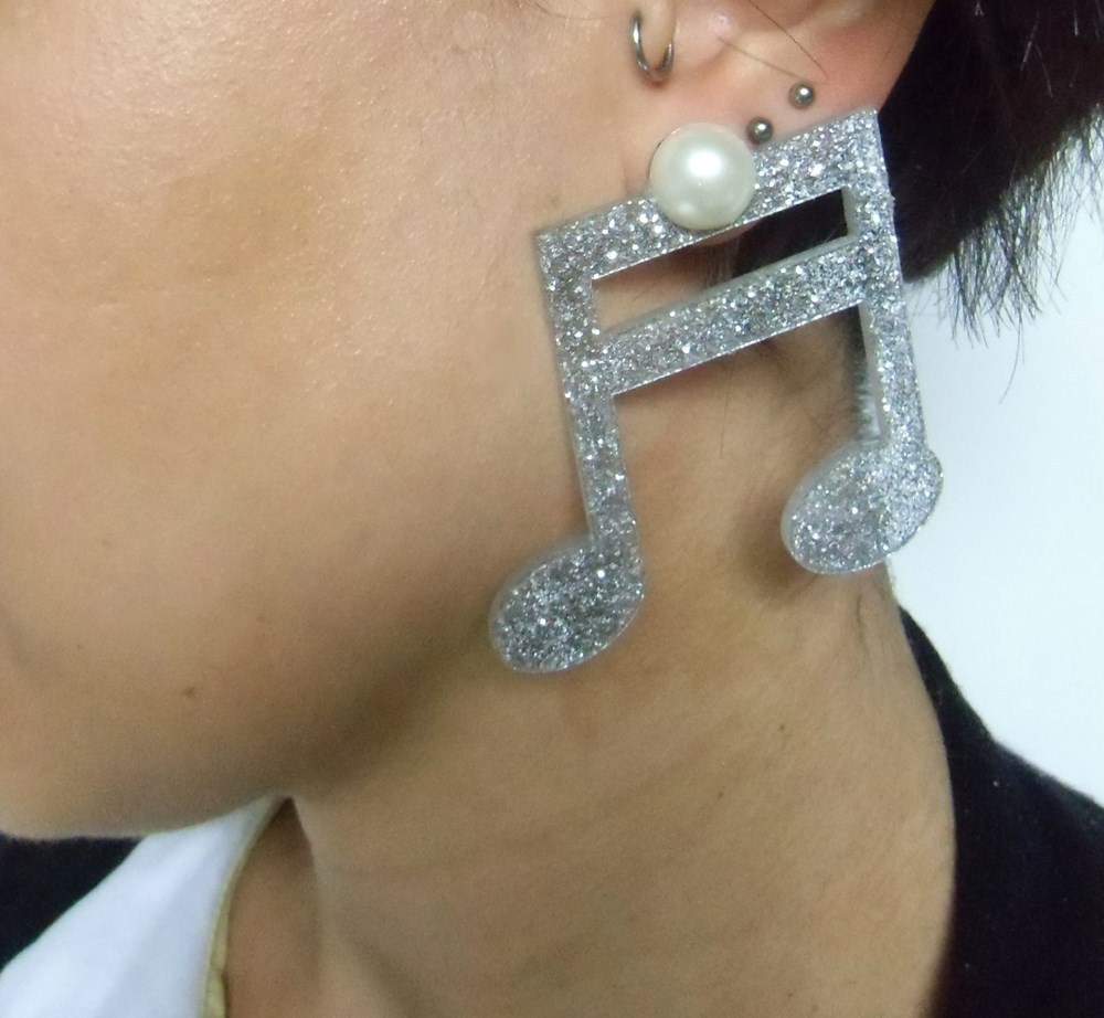 Boucles d'oreilles notes de musique pailletées pour exprimer votre créativité
