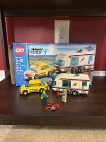 LEGO CITY: Car and Caravan (4435) Complete with Box and Instructions