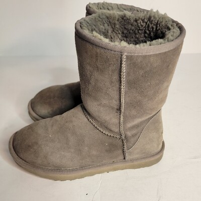 UGG Boots Womens SZ 7 Classic Short 5825 Sheepskin Lined Gray Winter 5825