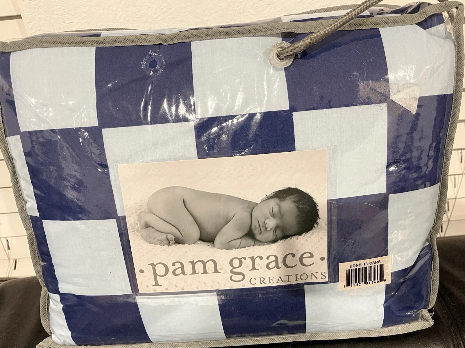 Pam Grace 13-piece Color block Crib Set, Quilt, Fitted Sheet, Fleece Blanket
Opens in a new window o
