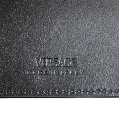 BRAND NEW VERSACE LA GRECA MENS BLACK LEATHER BIFOLD WALLET BRAND NEW VERSACE LA GRECA MENS BLACK LEATHER BIFOLD WALLET