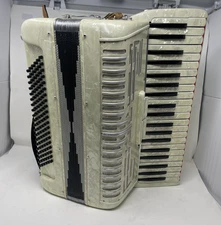 Silvio Soprani Piano  Accordion LM 41 120