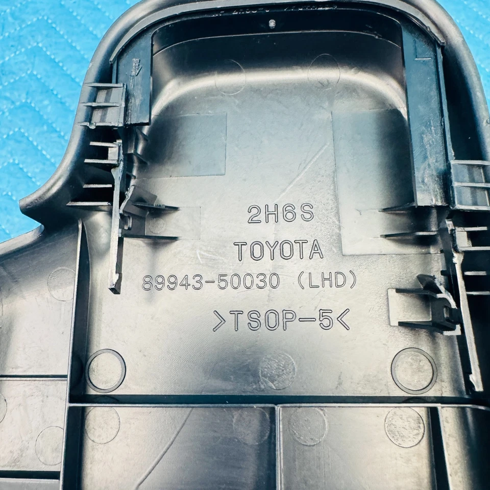 Cubierta de sensor de lluvia parabrisas Lexus LS460 2007-2012 OEM 8994350030 Foto 2 de 4