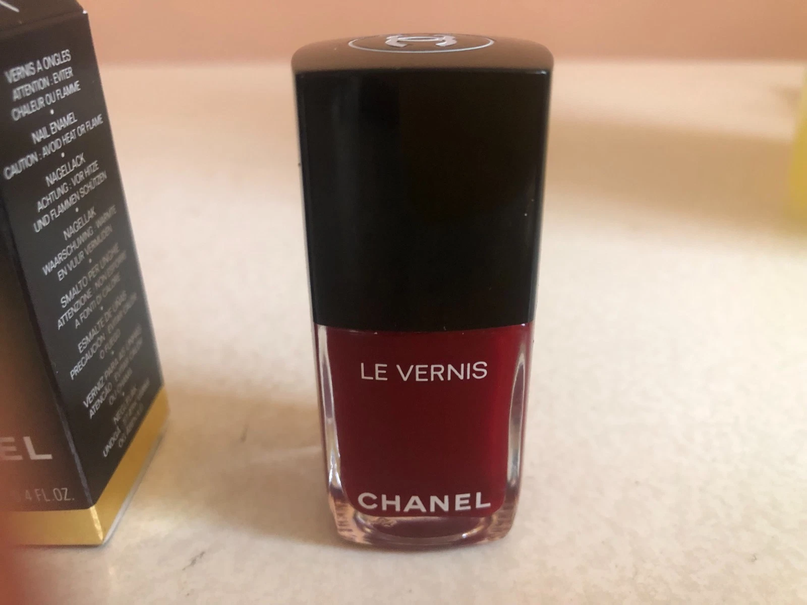 CHANEL LE VERNIS 572 EMBLEMATIQUE 13ml NAIL COLOUR RED