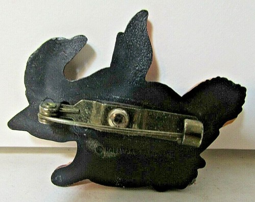 Vintage Hallmark Halloween WITCH FLYING Lapel Pin - Picture 2 of 3