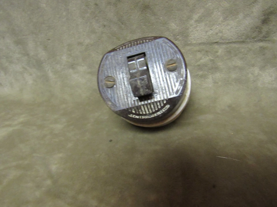 Interruptor de luz de plástico duro de baquelita marrón vintage con base de porcelana marca Leviton Foto 2 de 4