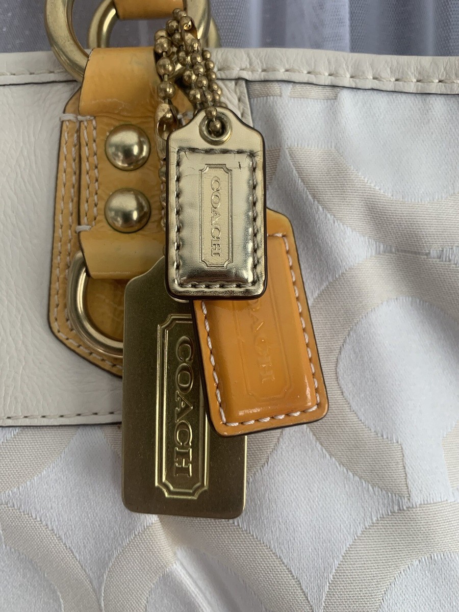 coach スカート Coach Women's Small Corner Zip Wristlet in Signature