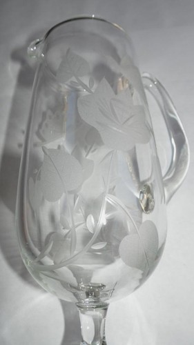 Pichet à cocktail verre transparent pied optique givré papillons et fleurs vintage - Photo 8 sur 17