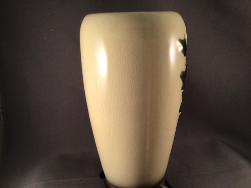 VINTAGE ROYAL COPLEY KUNSTKERAMIK VASE CREME ERHABEN GRÜN EFEU SCHWARZER SOCKEL USA - Bild 7 von 12