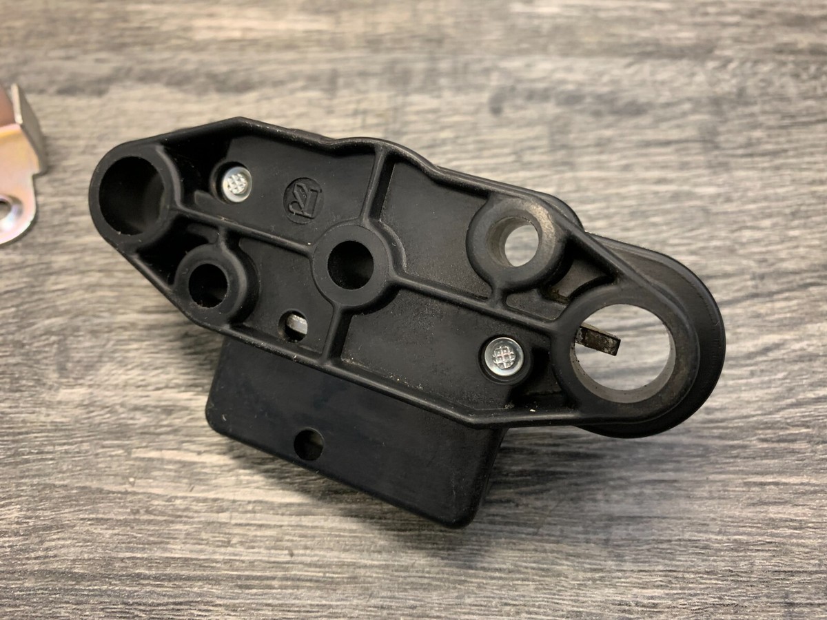 Kawasaki ZX10R ZX6R Ninja Seat Striker Lock Latch Hook 27016