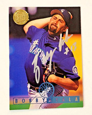 BOBBY AYALA Signed 1995 Fleer Ultra Gold Medallion #324 Seattle Mariners Card