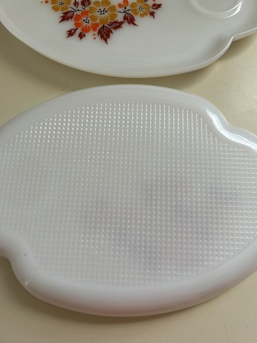 Vintage Federal Milk Glass Flowers Leaves Trays (Set Of 2) - Picture 4 of 10