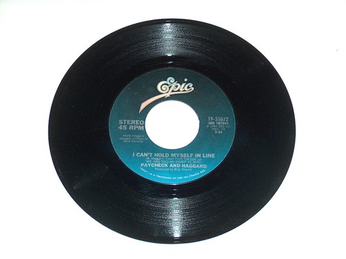 45 RPM Paycheck & Haggard Carolyn, I Can't Hold Myself In Line Epic 51012 NM - Picture 4 of 4
