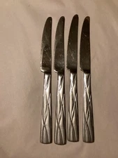 Set of 4 Cambridge Stainless Meadowbrook Sand Dinner Knives Knifes. 9”
