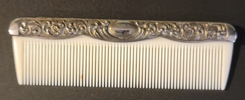 Vintage geprägte verzierte Silberplatte & beige frühe Kunststoff 4" Haarkamm Waschtisch - Bild 3 von 3