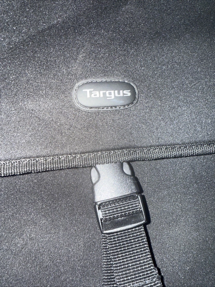 Bolsa carteiro Targus Laptop cinza/preto neoprene (CVR200) 16”X12” - Imagem 2 de 4